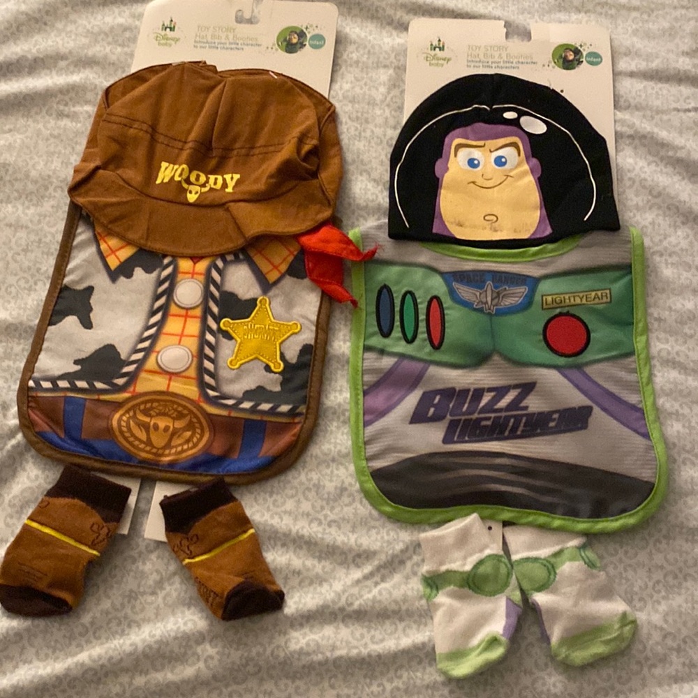 NWT toy story woody and buzz light year hat,bib and sock set